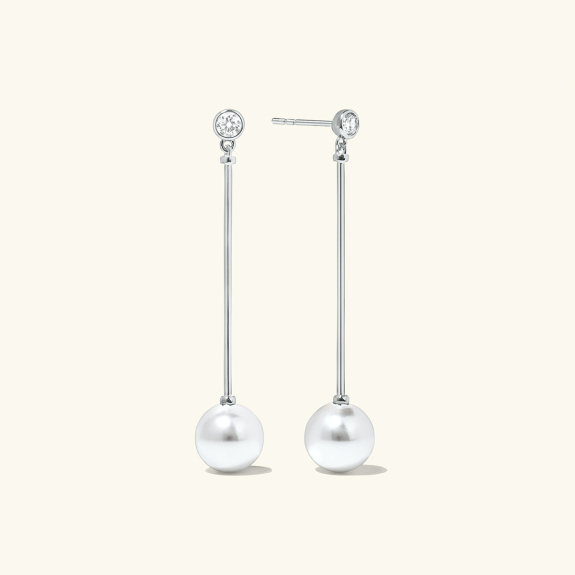 Long Pearl Earrings Silver ryhmässä Shop / Korvakorut @ ANI (ANI-0624-009)