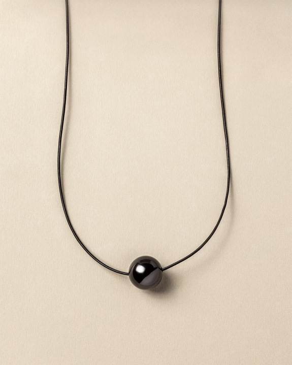 Single Black Pearl Necklace ryhmässä Shop / Kaulakorut @ ANI (ANI-0624-041)